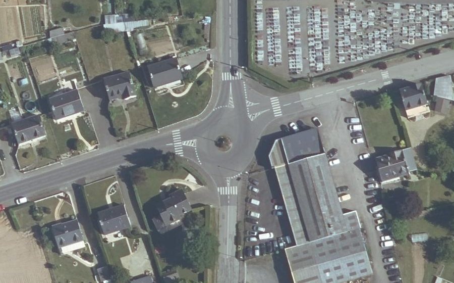 Vue aérienne du Rond-point anonyme n°101986666