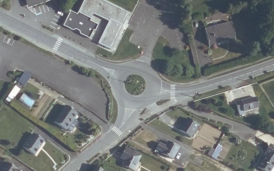 Vue aérienne du Rond-point anonyme n°101986679