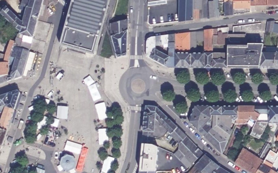 Vue aérienne du Rond-point anonyme n°1019941376