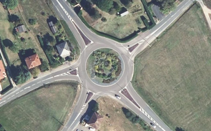 Vue aérienne du Rond-point anonyme n°102014753