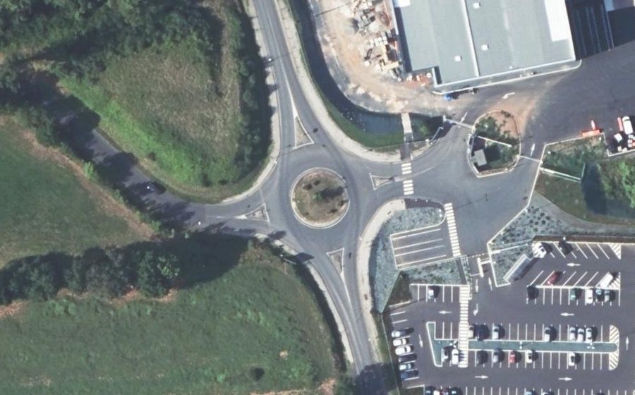 Vue aérienne du Rond-point anonyme n°102024382