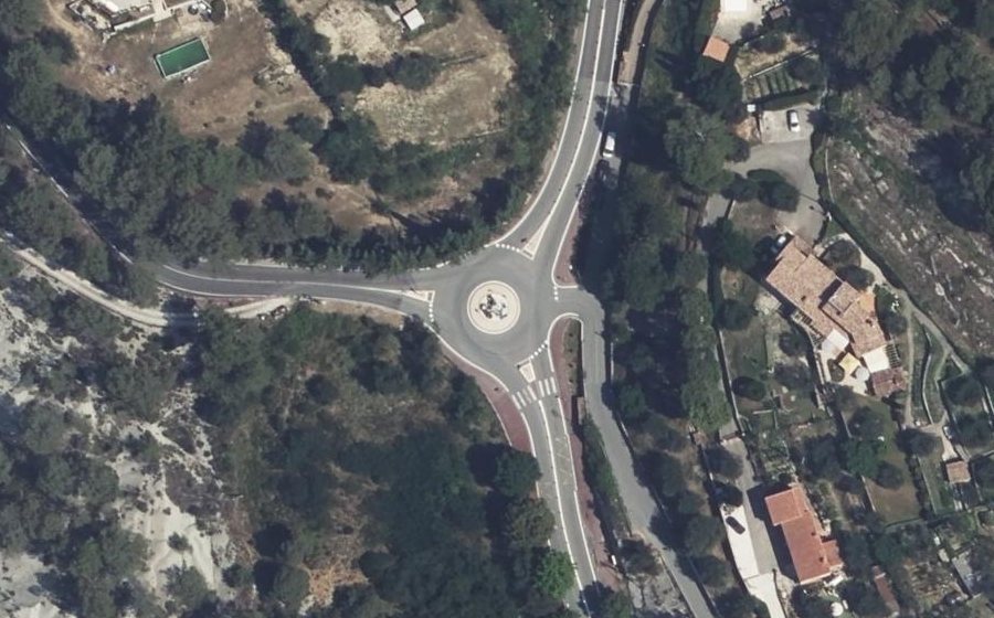 Vue aérienne du Rond-point anonyme n°1020393255