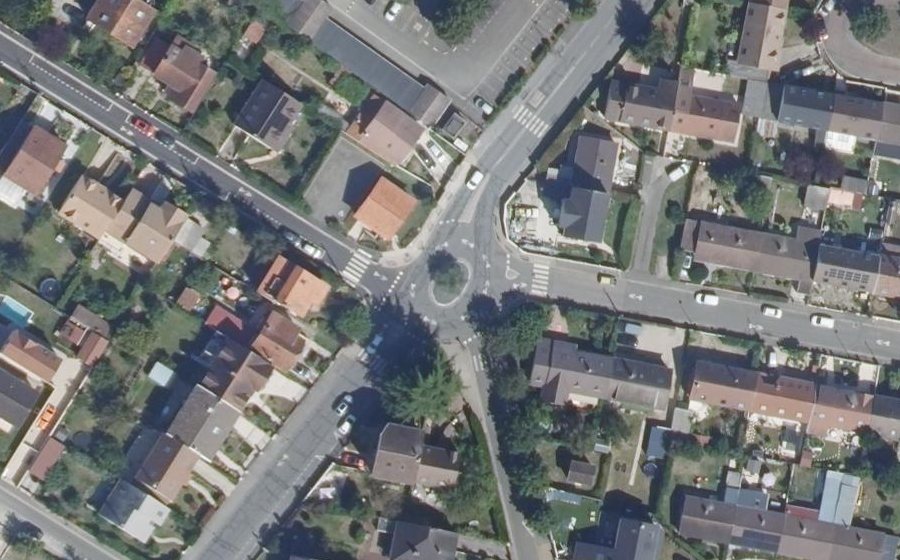 Vue aérienne du Rond-point anonyme n°102077257