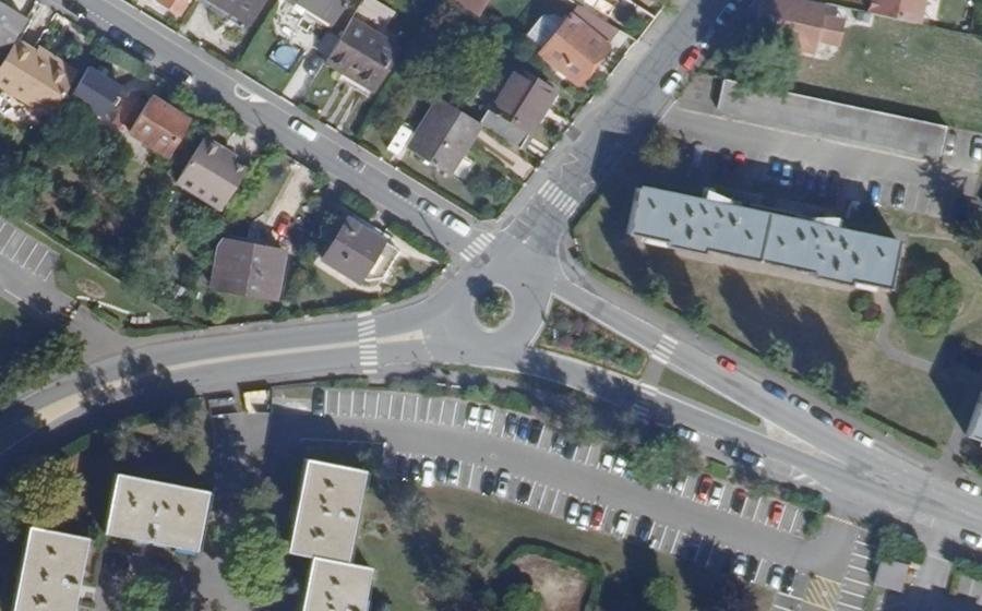 Vue aérienne du Rond-point anonyme n°102077268