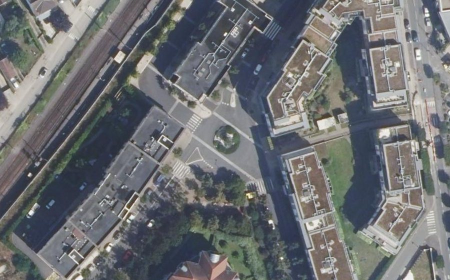 Vue aérienne du Rond-point anonyme n°1020803465