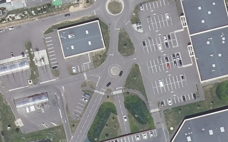 Vue aérienne du Rond-point anonyme n°1020812801