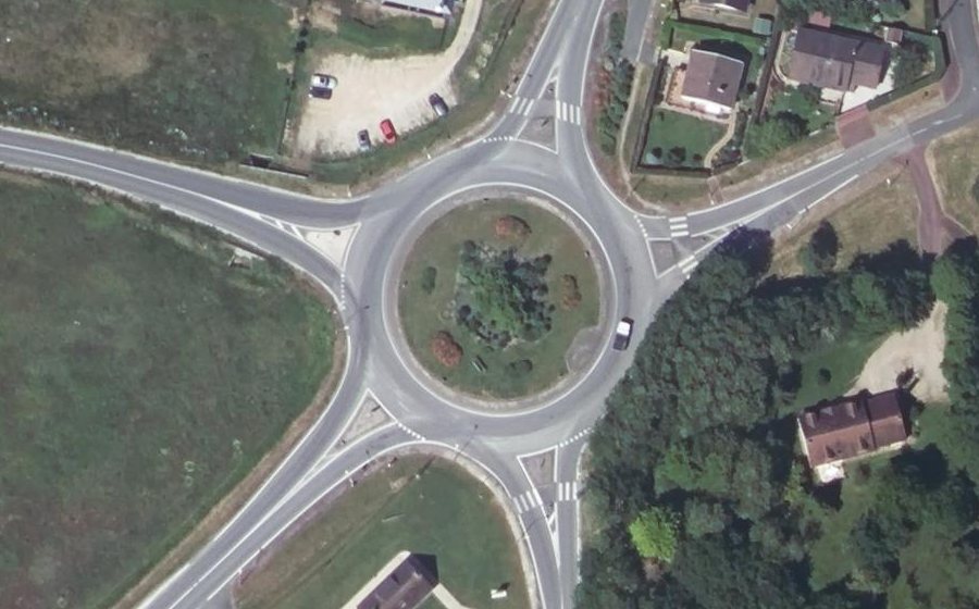 Vue aérienne du Rond-point anonyme n°102116752