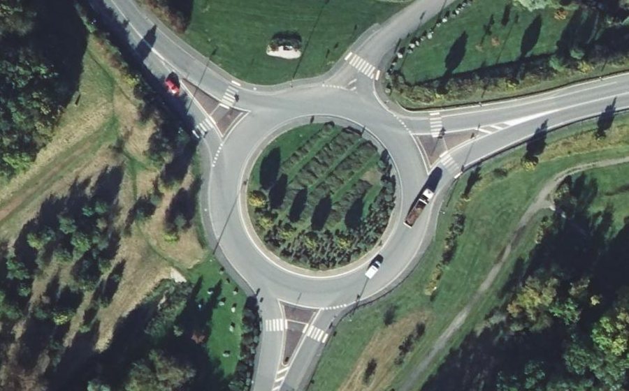 Vue aérienne du Rond-point anonyme n°102158034