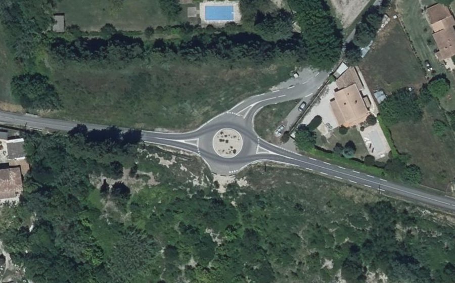 Vue aérienne du Rond-point anonyme n°1021636929