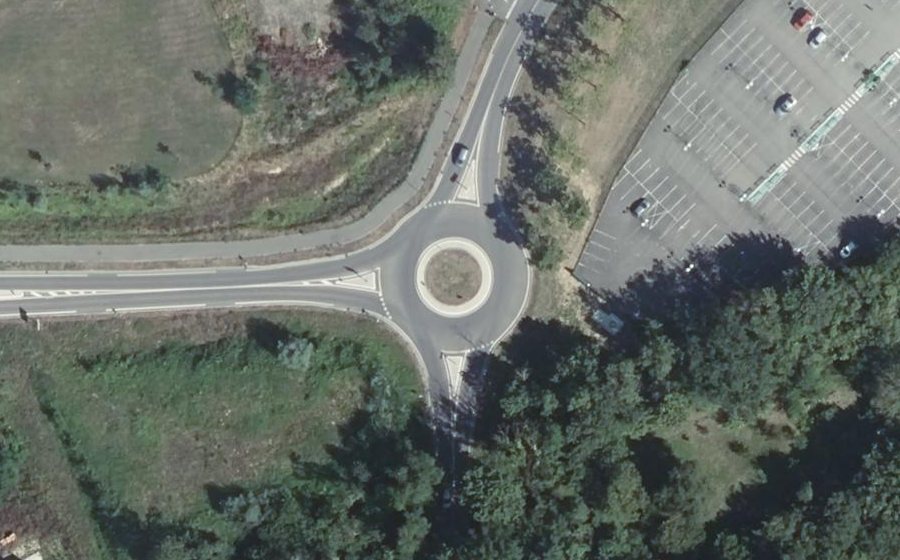 Vue aérienne du Rond-point anonyme n°1021650384
