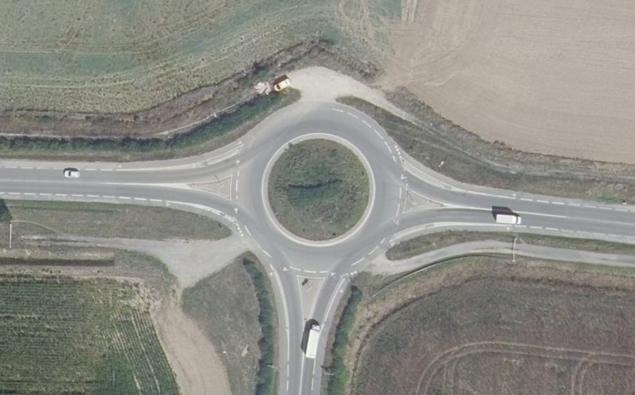 Vue aérienne du Rond-point anonyme n°102165317