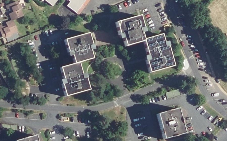 Vue aérienne du Rond-point anonyme n°1021785947