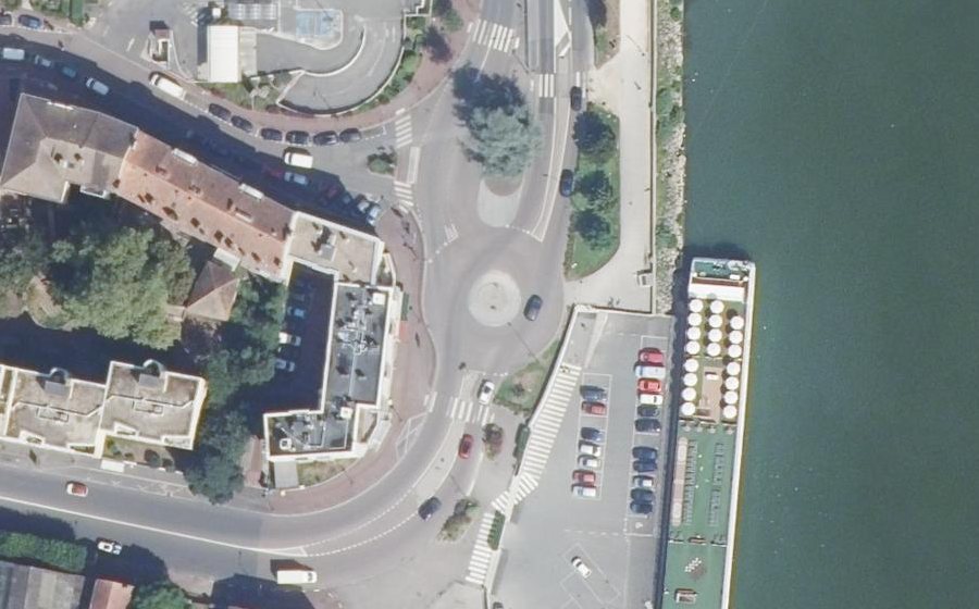 Vue aérienne du Place de la Résistance Française
