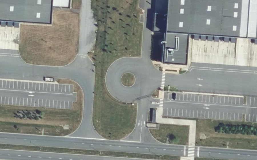 Vue aérienne du Rond-point anonyme n°1022126902