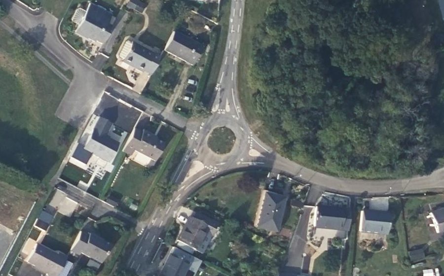Vue aérienne du Rond-point anonyme n°1022277745