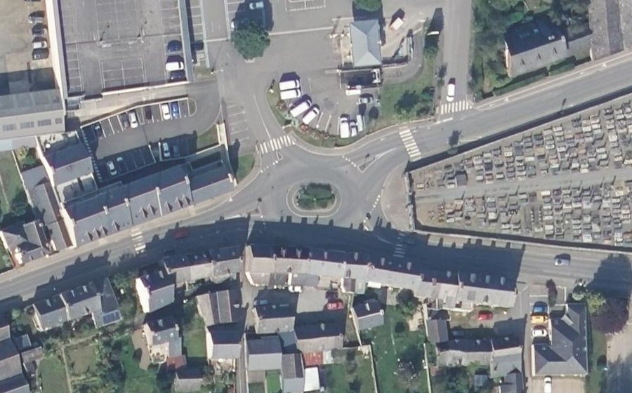 Vue aérienne du Rond-point anonyme n°1022348573