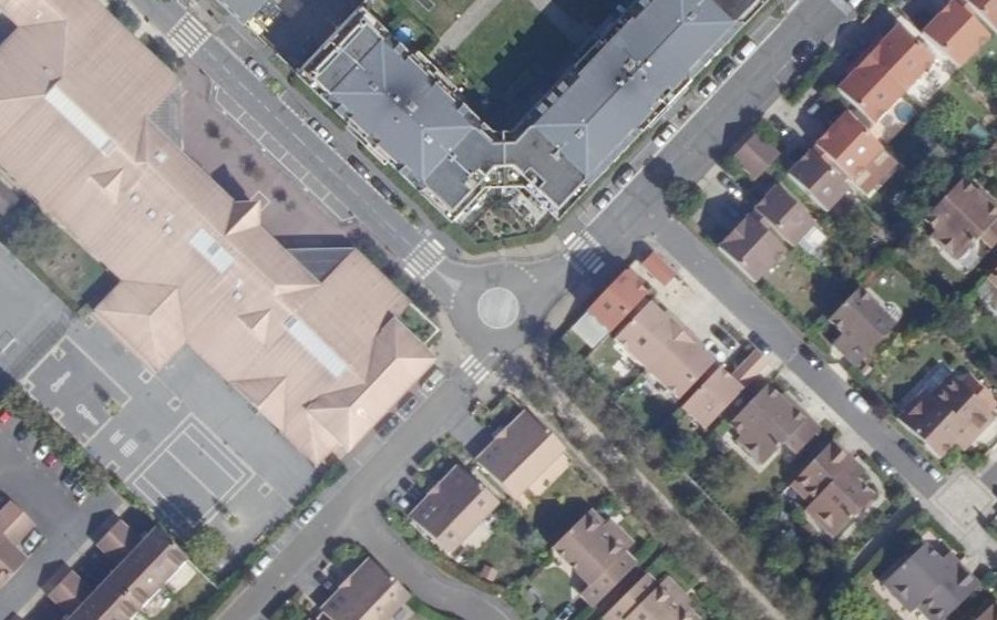 Vue aérienne du Rond-point anonyme n°1022361553