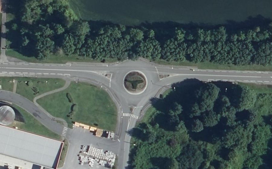 Vue aérienne du Rond-point anonyme n°1022536240