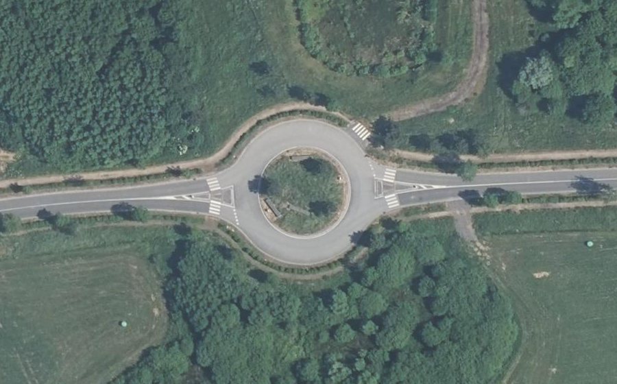 Vue aérienne du Rond-point anonyme n°102309879
