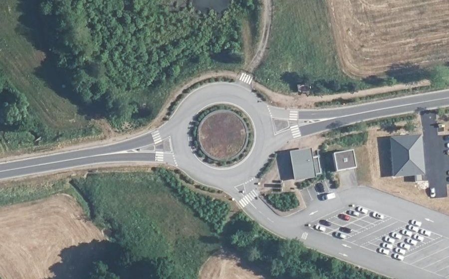 Vue aérienne du Rond-point anonyme n°102309885