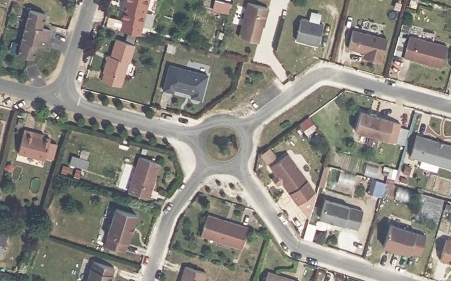 Vue aérienne du Rond-point anonyme n°102360105