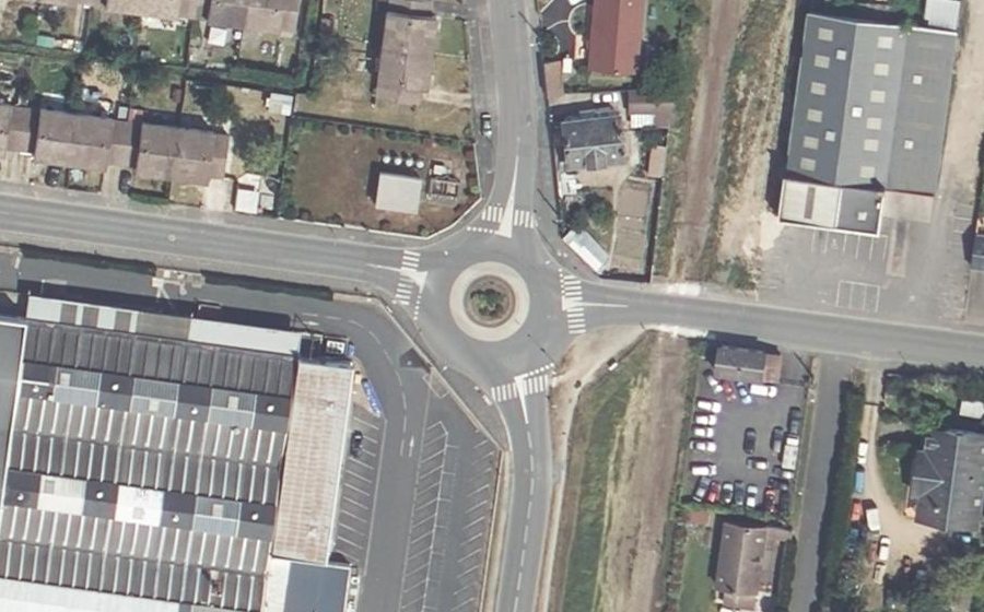 Vue aérienne du Rond-point anonyme n°102360106