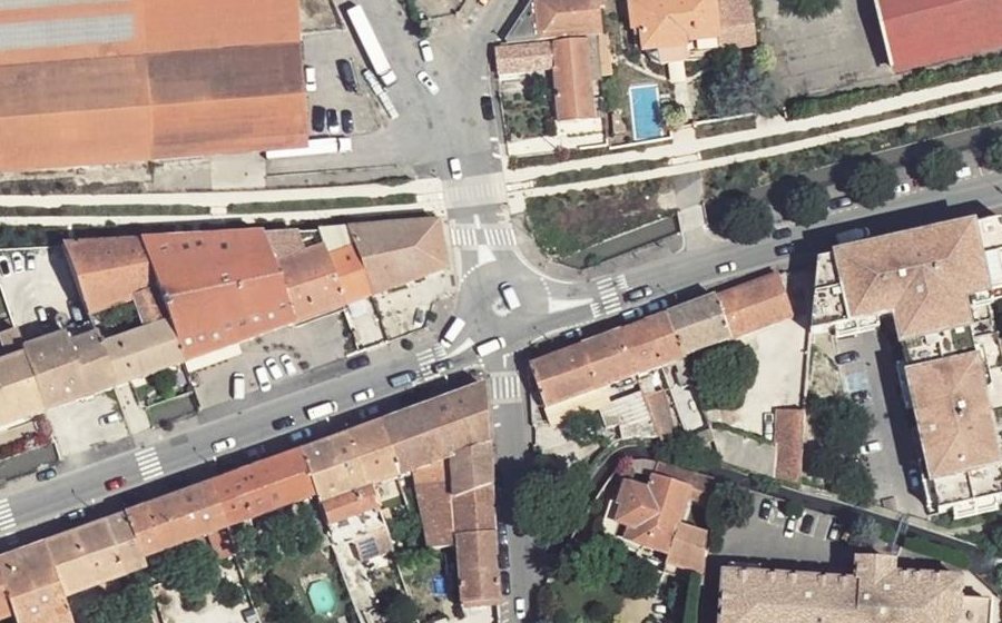 Vue aérienne du Rond-point anonyme n°1023630358