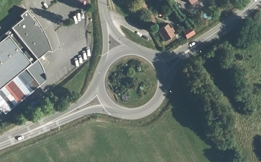 Vue aérienne du Rond-point anonyme n°102409028