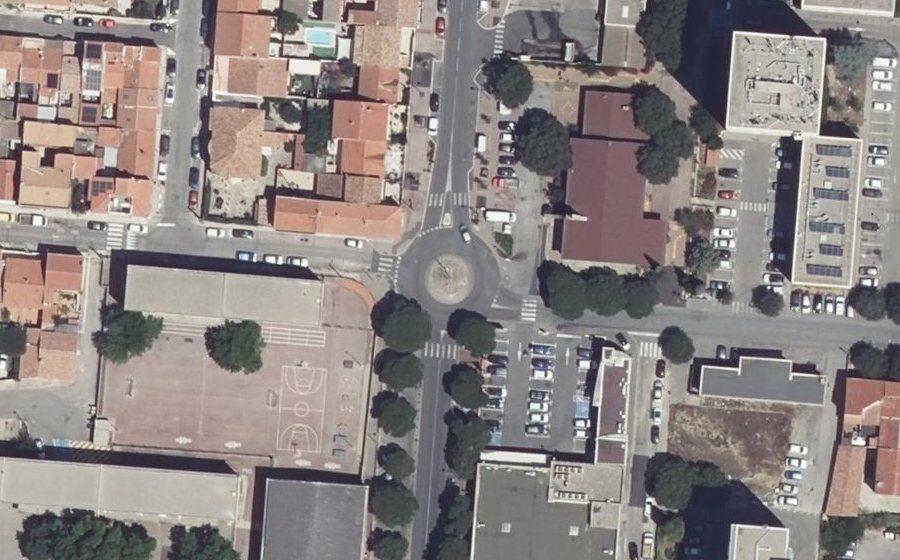 Vue aérienne du Rond-point anonyme n°1024324221