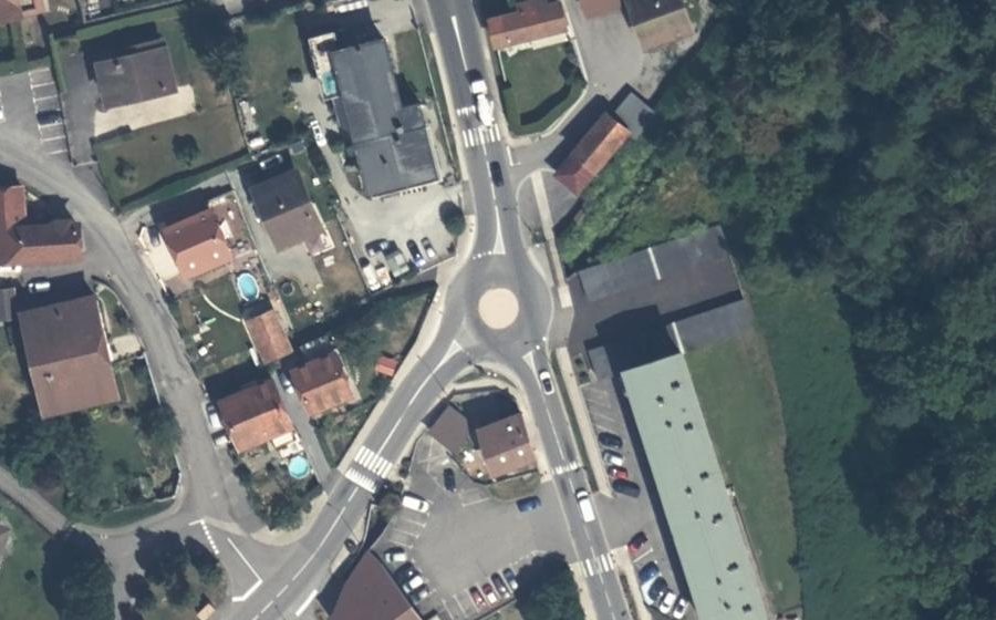 Vue aérienne du Mini-giratoire n°2444103401