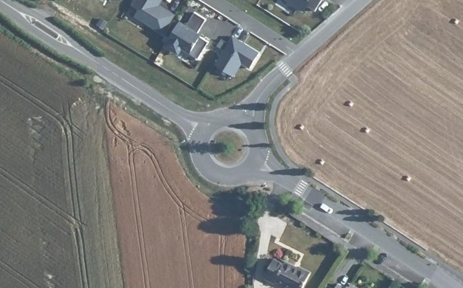 Vue aérienne du Rond-point anonyme n°1024510597