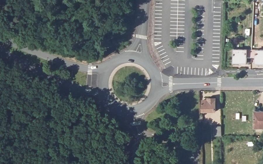 Vue aérienne du Rond-point anonyme n°1024529587