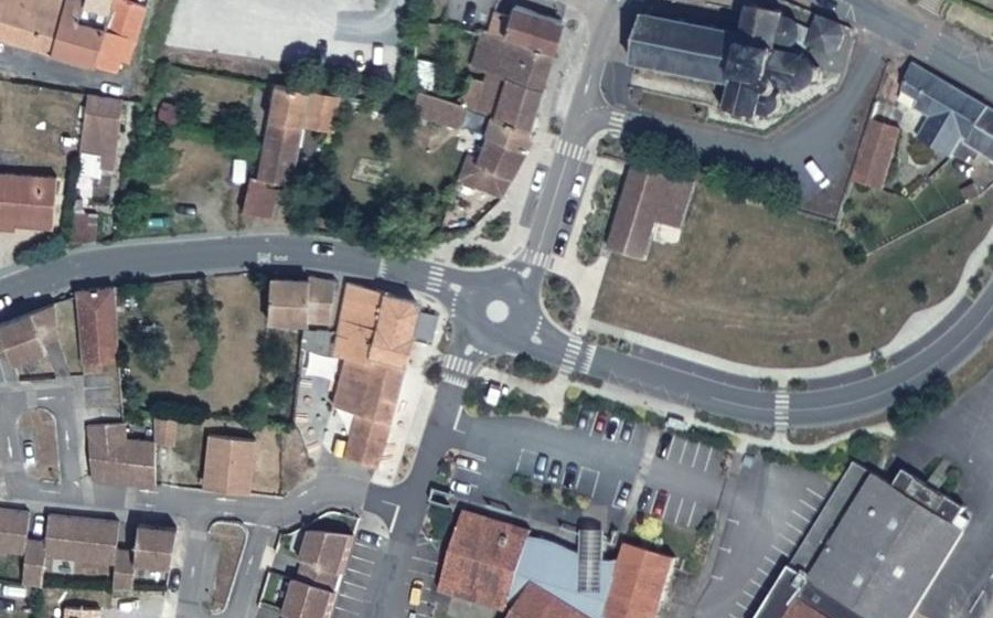 Vue aérienne du Rond-point anonyme n°1024596598