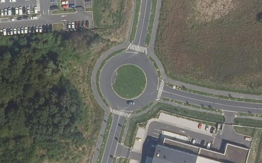 Vue aérienne du Rond-point anonyme n°1024631300