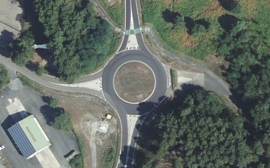 Vue aérienne du Rond-point anonyme n°102475256