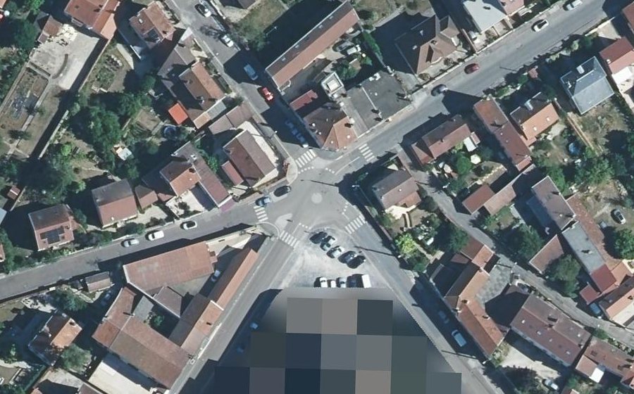 Vue aérienne du Rond-point anonyme n°1024783769