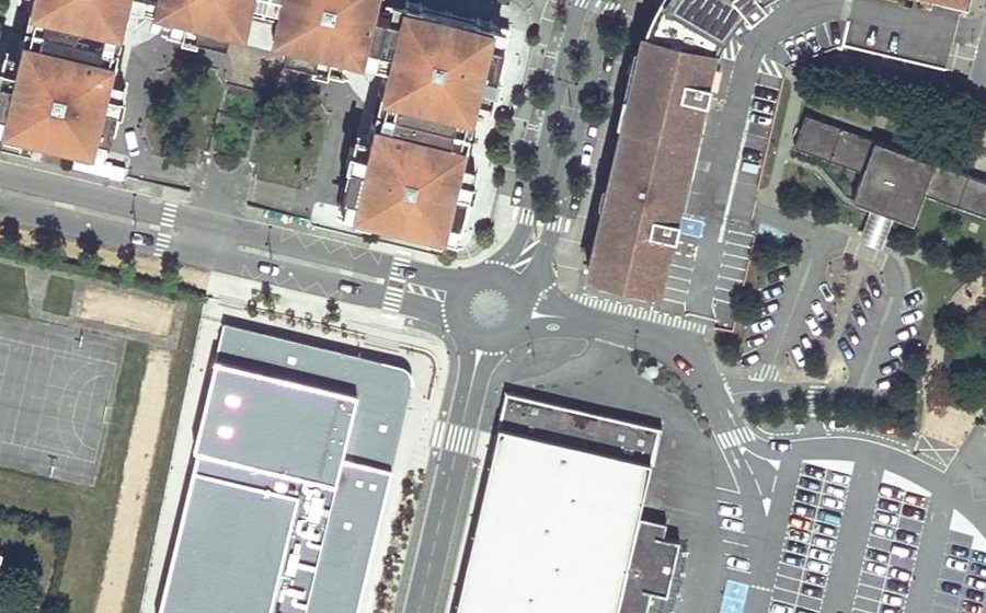 Vue aérienne du Rond-point anonyme n°1024897933