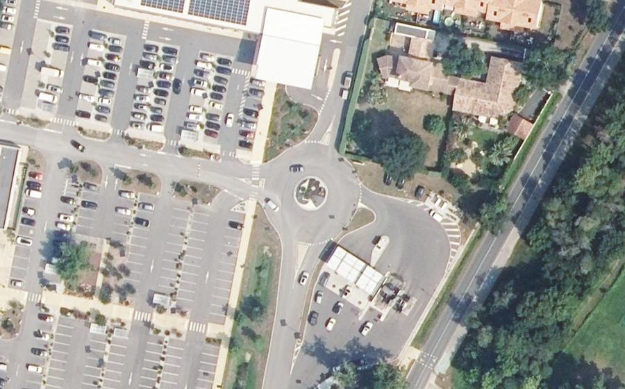 Vue aérienne du Rond-point anonyme n°1024941328