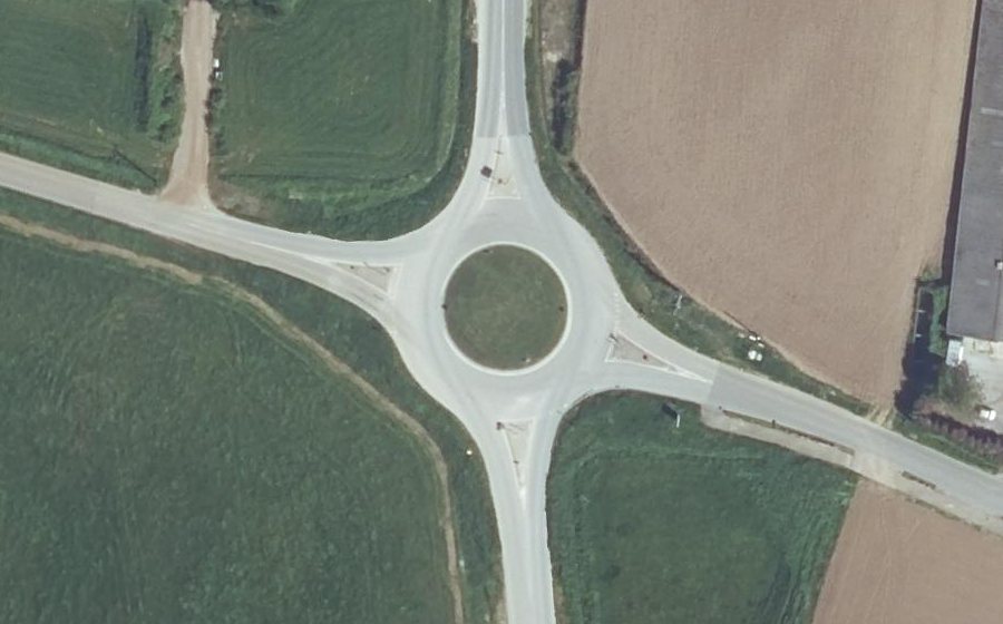Vue aérienne du Rond-point anonyme n°1025143077