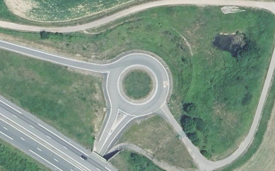 Vue aérienne du Rond-point anonyme n°1025287199