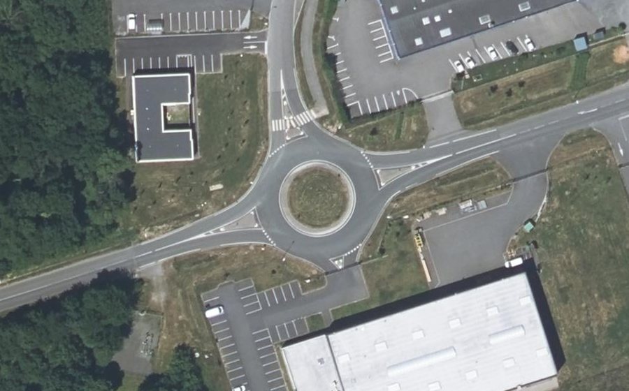 Vue aérienne du Rond-point anonyme n°1025564202