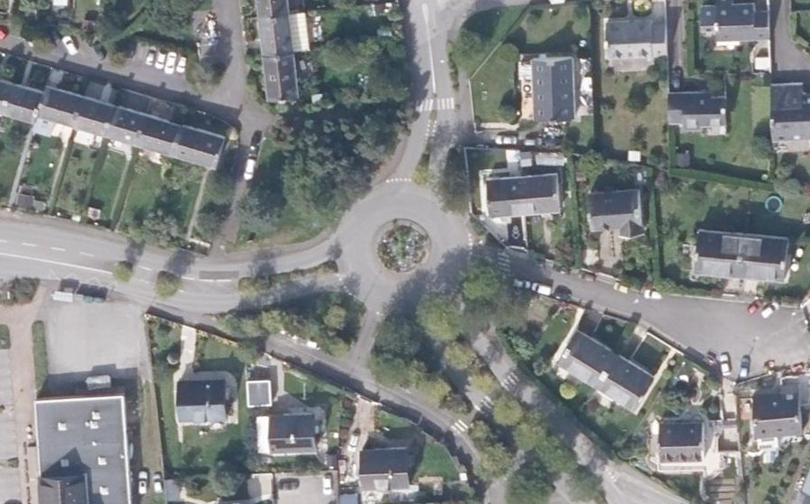Vue aérienne du Rond-point anonyme n°1025595033