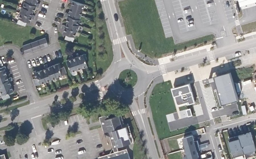Vue aérienne du Rond-point anonyme n°1025600390