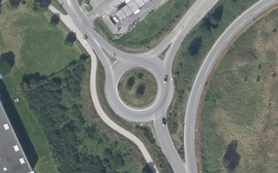 Vue aérienne du Rond-point anonyme n°1025603125