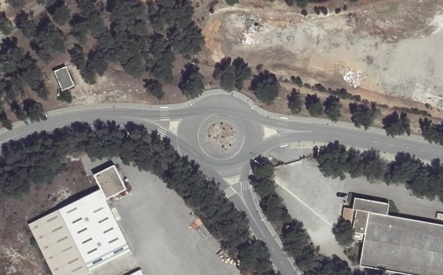 Vue aérienne du Rond-point anonyme n°1025608763