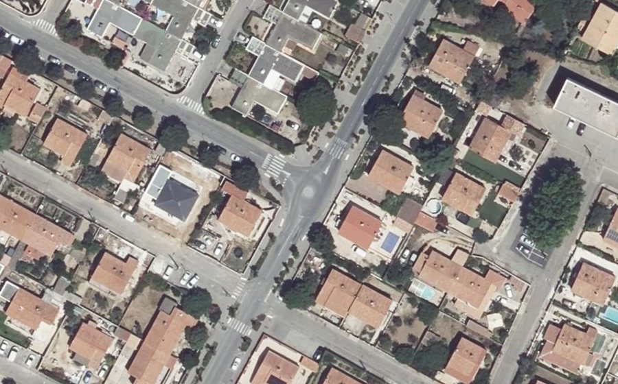 Vue aérienne du Rond-point anonyme n°1025626415