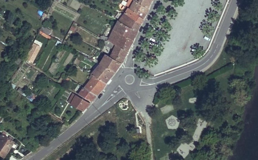 Vue aérienne du Rond-point anonyme n°1025707852
