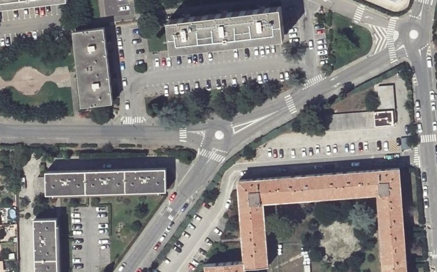 Vue aérienne du Rond-point anonyme n°1025775755