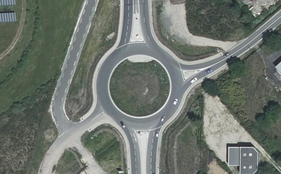 Vue aérienne du Rond-point anonyme n°1025789336