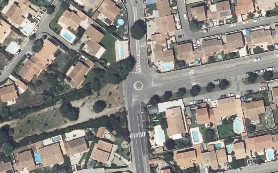 Vue aérienne du Rond-point anonyme n°1025906669